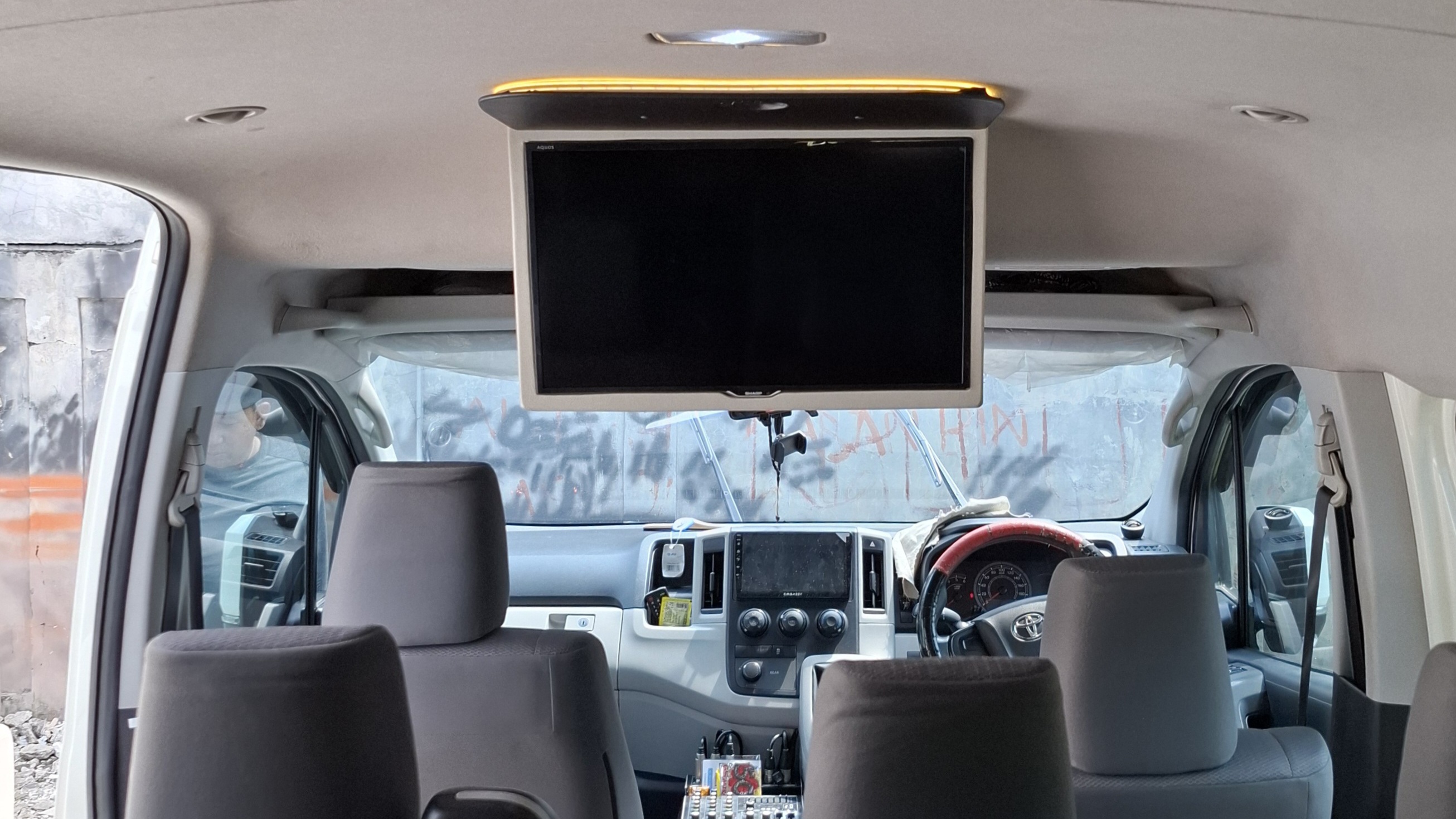 Hiace Premio 14 seat