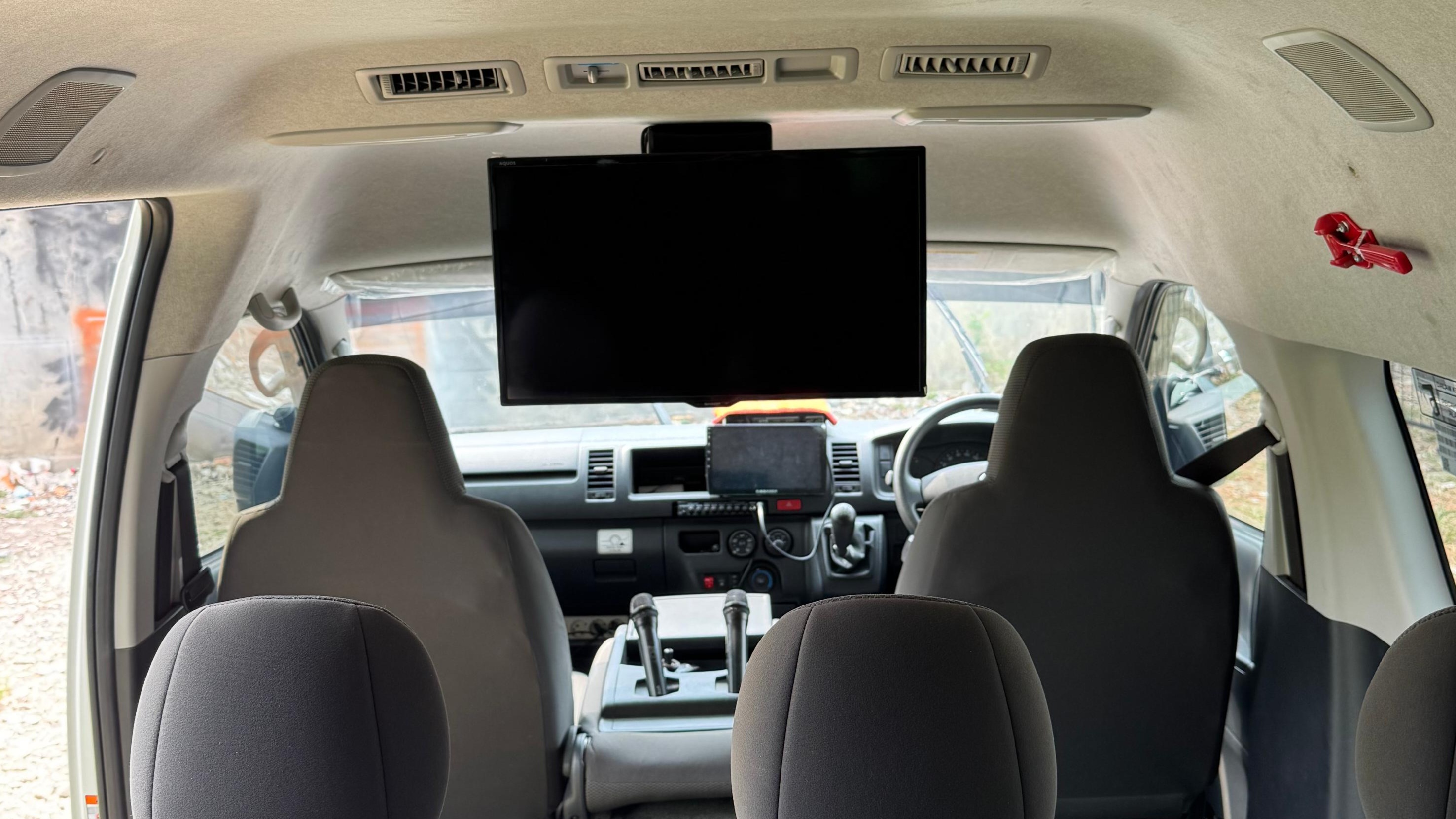 Hiace Commuter 15 seat